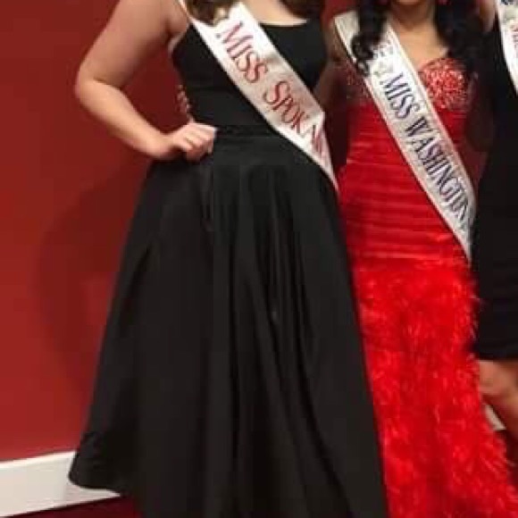 Rachel Allan - Picture 2 of 3